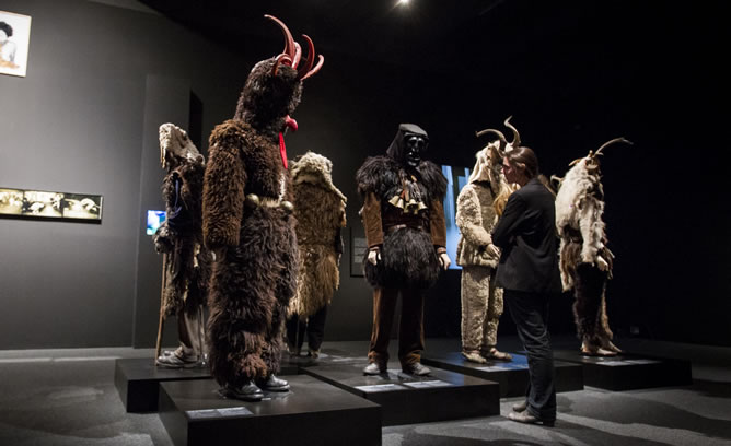 chamanes-apoderan-CaixaForum-Madrid