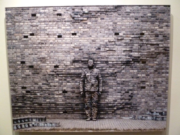 Liu-Bolin-Lost-In-Art