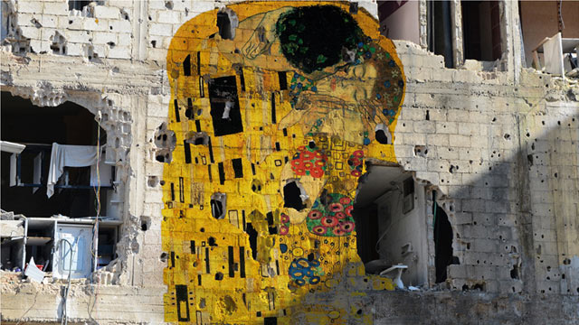 Tammam_Azzam_Gustav_Klimt_The_Kiss_kb_130503_wmain